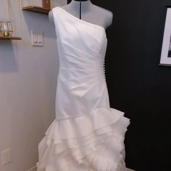 White by Vera Wang One Shoulder Organza waterfall wedding gown - Picture 5 of 12